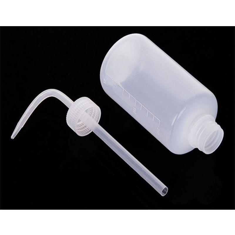 Timeless Design Plastic Watering Kettle With Sharp Beak For Accurate Plant Care