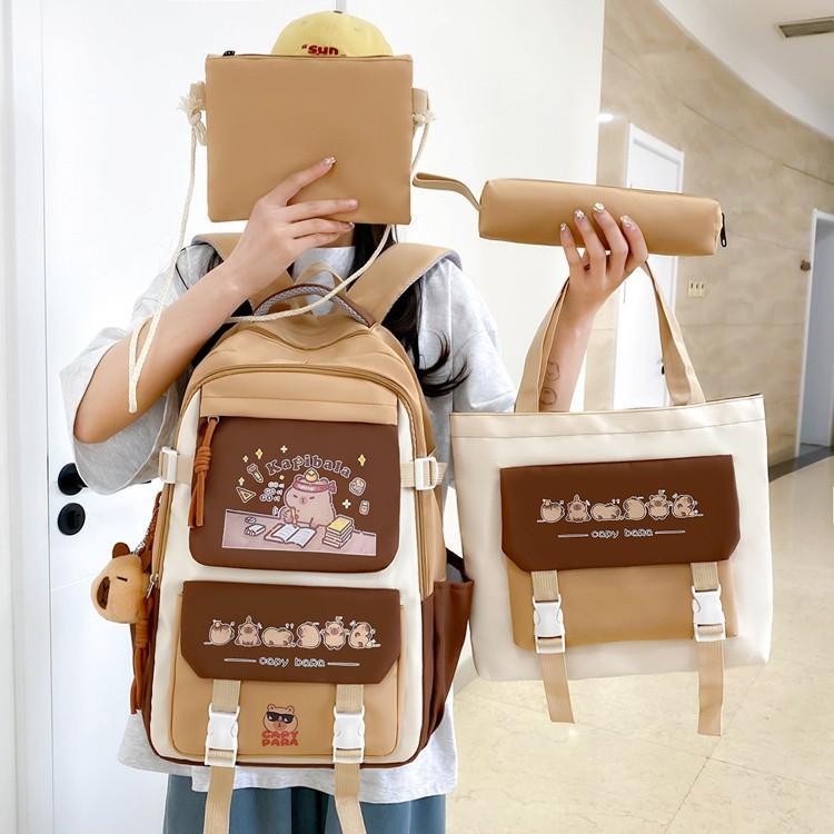 The new schoolbag is dirt-resistant and wear-resistant backpack. Junior high school schoolbag is unisex and large-capacity backpack.