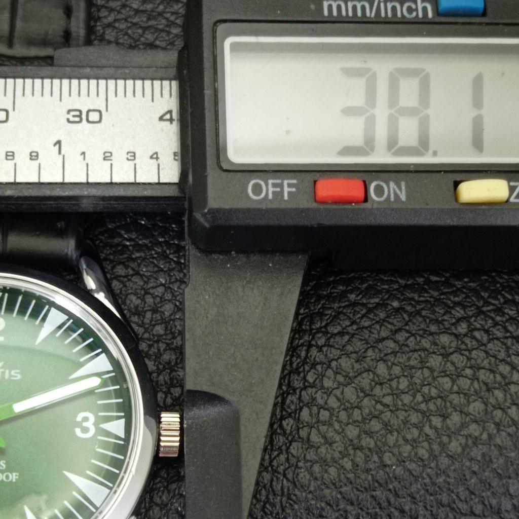 VINTAGE HAND-WINDING SWISS MENS REFURBISHED GREEN COLOR DIAL WATCH A700987-5 R205a-a700987