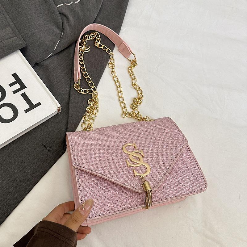 

Модный тренд новая летняя сумка через плечо с бахромой, текстурой цепочки и надписью для женщин, маленькая квадратная розовый