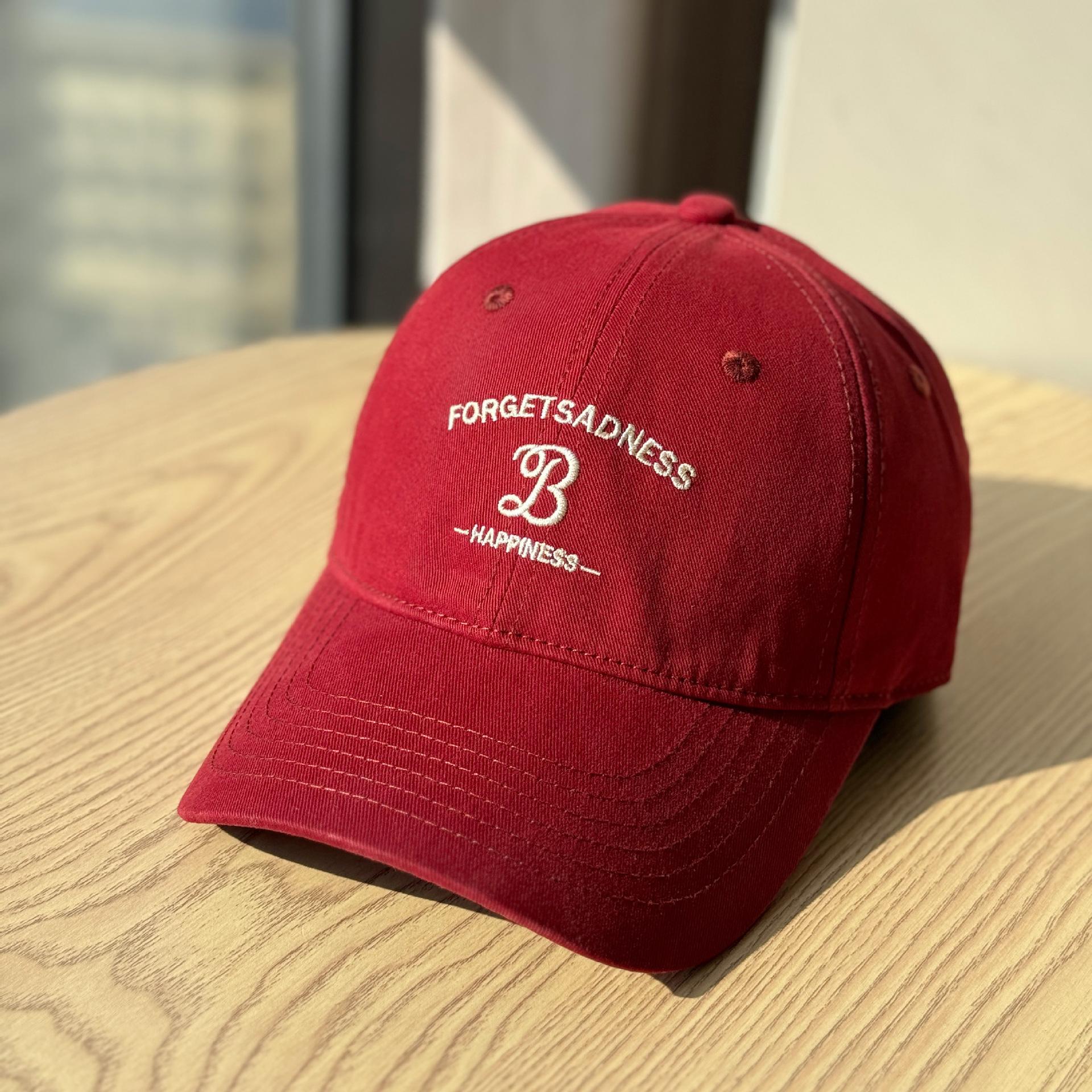 

Korean-style niche letter-embroidered soft-top baseball cap for men and women, suitable for couples, casual and versatile, sun-shading and Adult54-60Adjustable вина червоного кольору