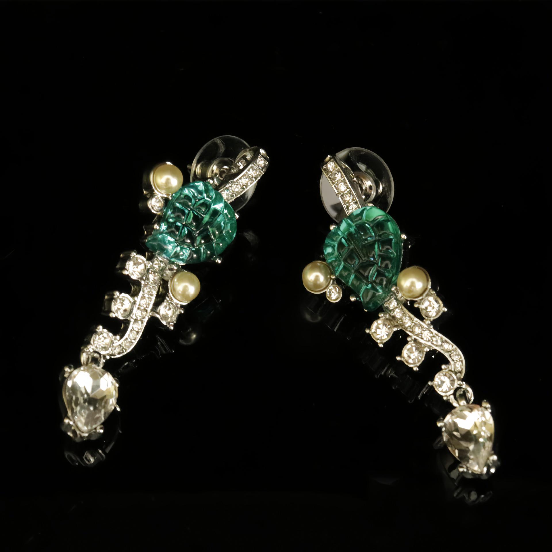 Green Leaf Full Diamond Brooch  Earrings Set: Light Luxury High-End Design