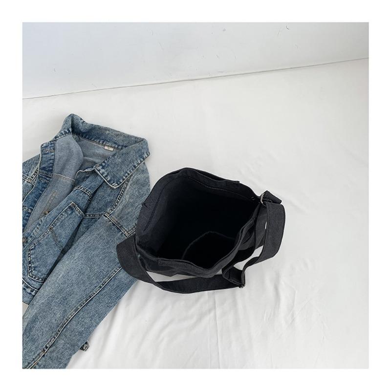 Canvas Bag Women Shoulder Crossbody Bag Letter Print Cloth Bag College Student Class Tutoring Artistic Minimalist Large Capacity