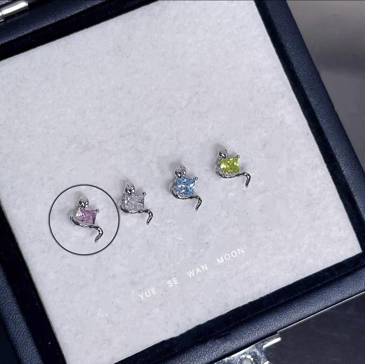 Элегантные Серьги с Алмазами в Дизайне Змеи: Универсальные серьги-гвоздики высокого класса в японско-корейском стиле для женщин.