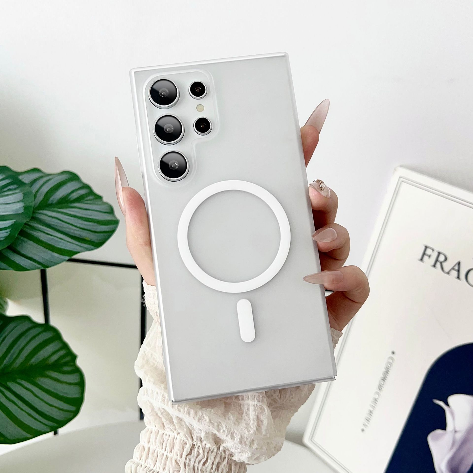 

Ice Fog Big Hole Matte Skin Feeling Suitable for Samsung S24ultra Magnetic Phone Case S23plus Hard Shell A55A35 S20