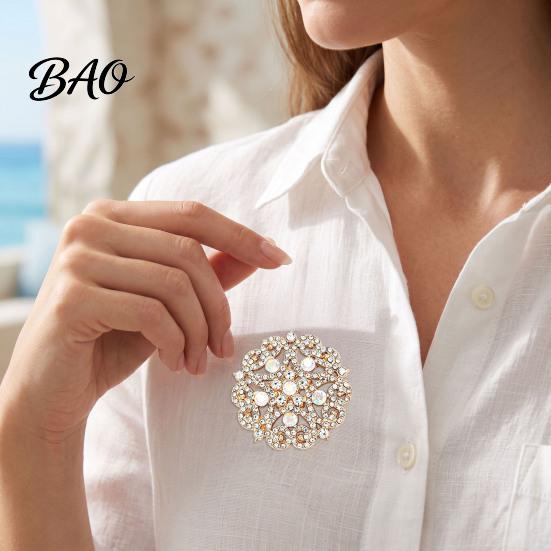 Bridal Dress Brooch Hollowout Star Rhinestone for Women, Dainty Decorative Lapel Shiny Badge Pin, Sparkling Jewelry Accessory Daily Wedding