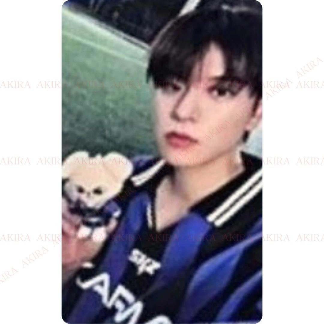 

Stray Kids СЬОНМІН АЛЬБОМ KARMA ОФІЦІЙНА ФОТОКАРТКА SKZOO ver. / 1