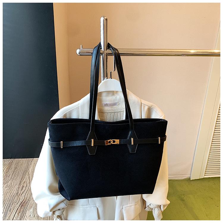 Chic Minimalist Retro Tote: Autumn/Winter High-End Shoulder Bag for Casual Work & Commute