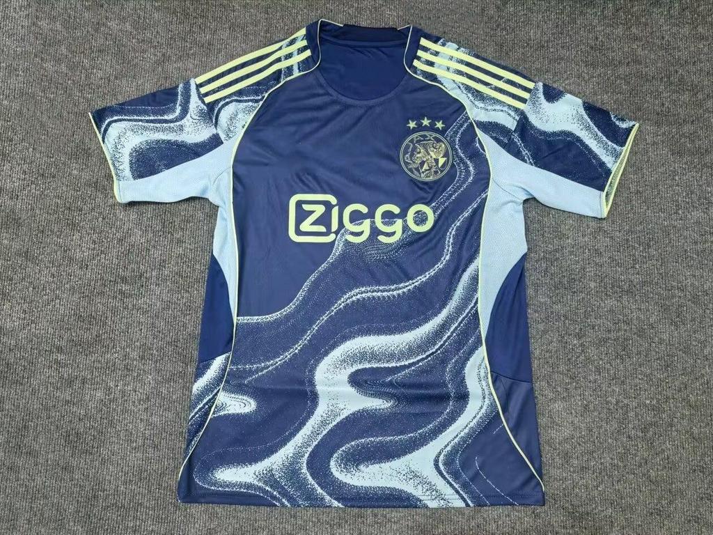 Ajax Seizoen 2025/26 Bal - Henderson, Brobbey, Bergwijn, Zierkzee, Alvarez (Thaise Versie)
