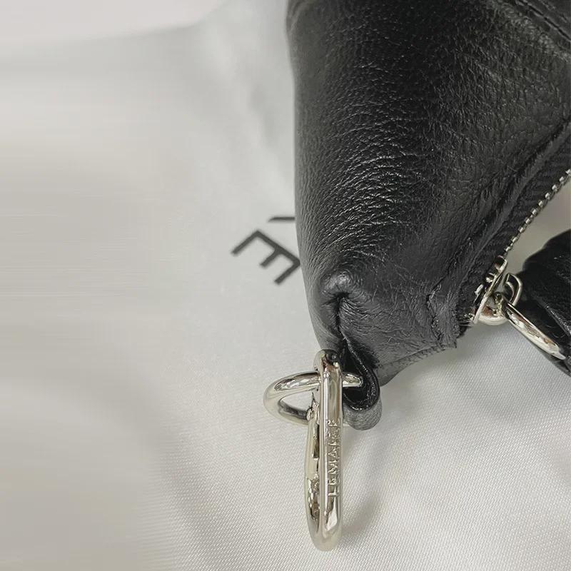 Oryginalna skórzana mini torebka typu croissant w kształcie pieroga - portmonetka i portfel z miejscem na dowód osobisty i klucze