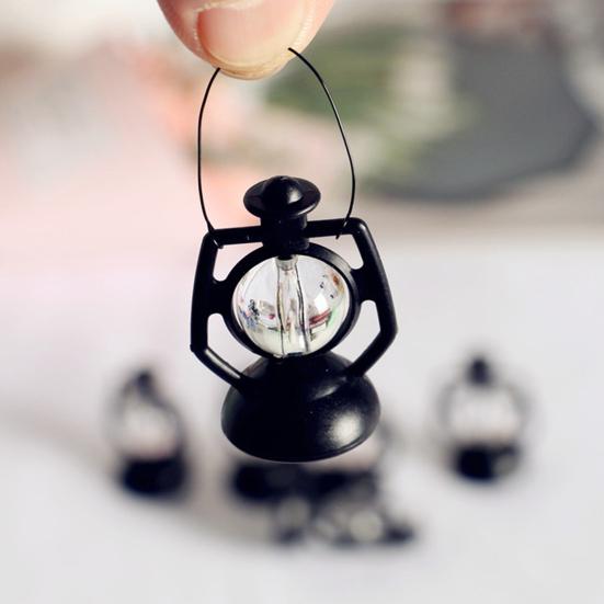 2Pcs Puppenhaus Miniatur Retro Kerosin Lampe Modell Kinder Spielzeug DIY Zubehör