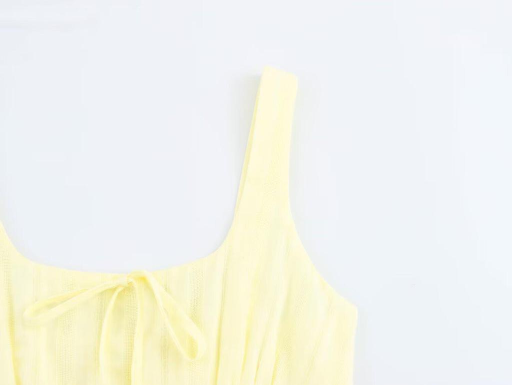 Rochie lungă texturată de primăvară 2025 pentru femei, stil european și american, cu bretele spaghete și fundă la piept.