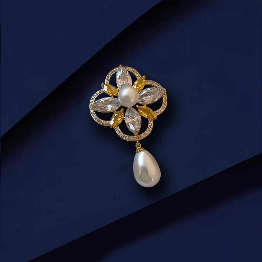 Elegant Pearl Brooch for Women's Suits - High-End Jewelry Pin