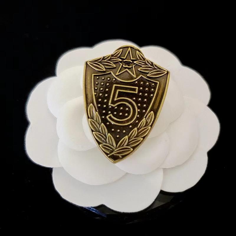 Exquisite and Fashionable Retro Shield 5 Badge Badge Brooch Versatile Clothing Accessories 3CM*5CM
