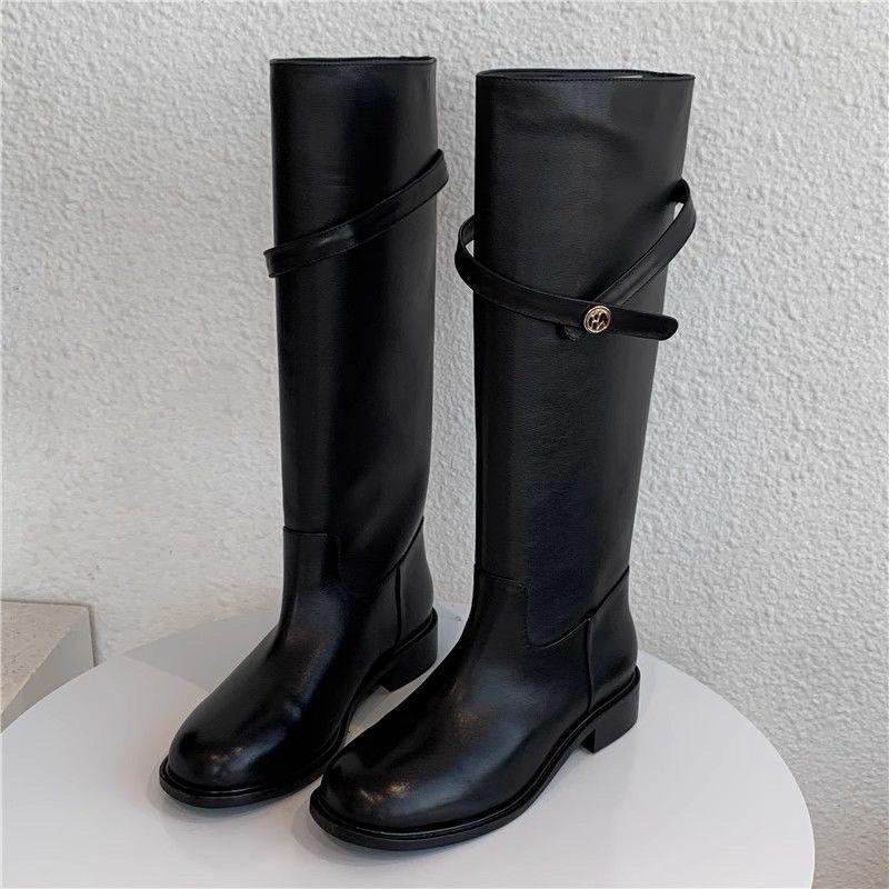 

Gold coin buckle thick heel thick sole medium and long knight boots 2025 autumn and winter high boots leather wide boots big tube circumference 35 чорний