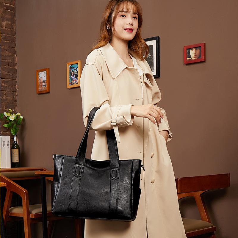 European and American Tote Bags New Large Capacity Easy To Match One Shoulder Crossbody Bags Large Fashion Duoqin Ladies Handbag Trendy