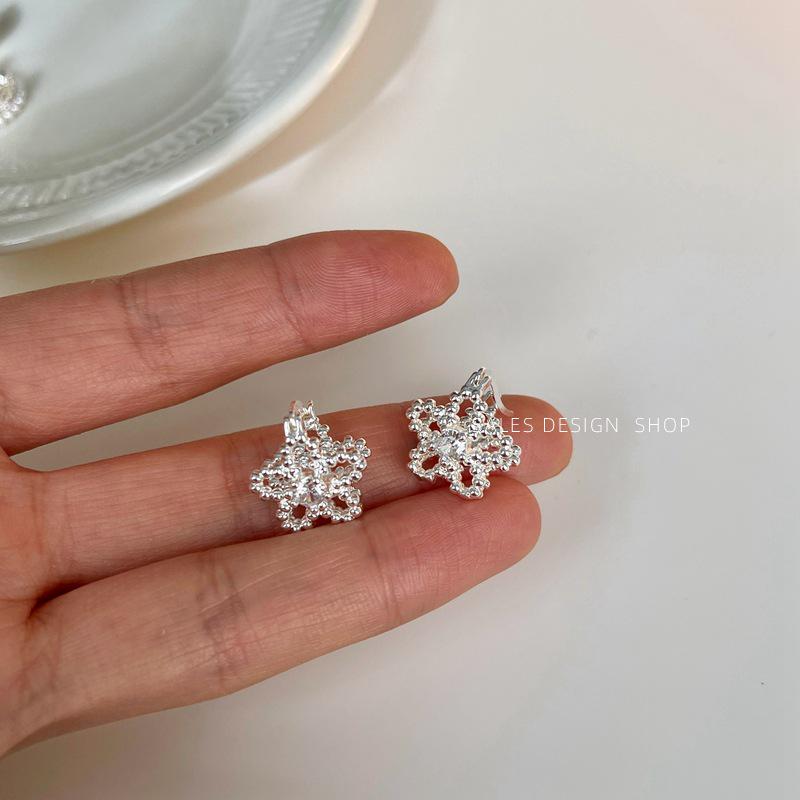 Серьги-клипсы с жемчужной короной и французским кружевом - Роскошные и универсальные