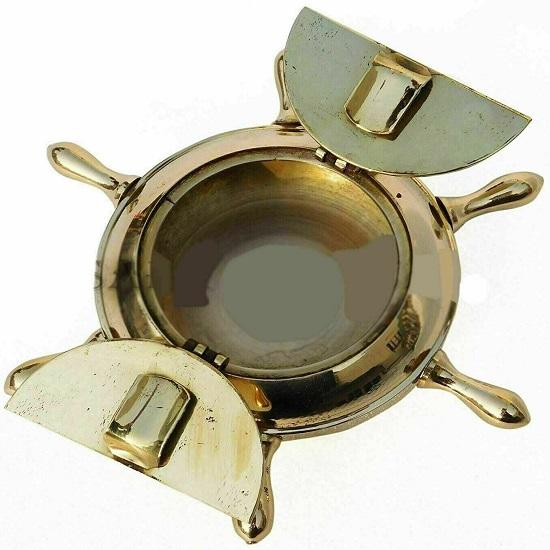 Scrumieră din alamă cu design cu roți nautice, cadou și birou de colecție