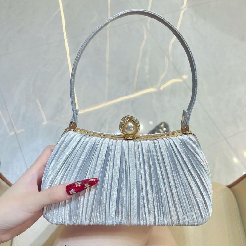 

Вечерняя сумка — это плиссированная сумочка с элегантным стилем и клатч большой вместимости серебряный