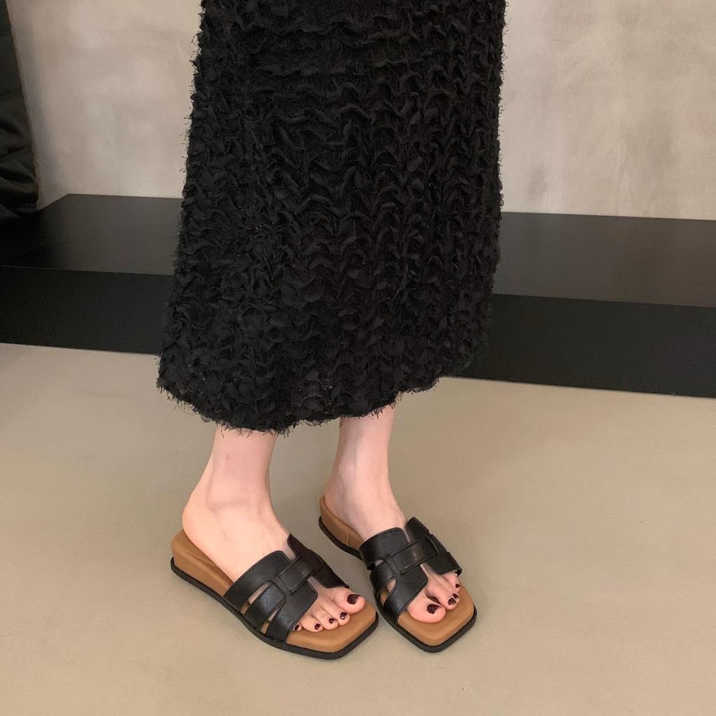 French flat bottom Internet celebrity square head versatile one-word drag girl 2025 new summer foreign style fairy woven outer wear cool slippers