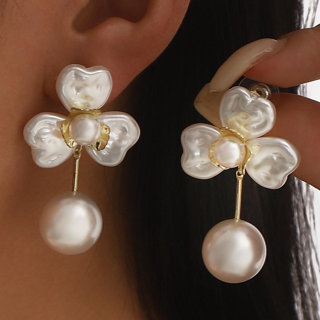 Summer Hot Selling French Flower Pearl Stud Earrings Elegant Lady Style Fashion Temperament Versatile Ear Jewelry For Women