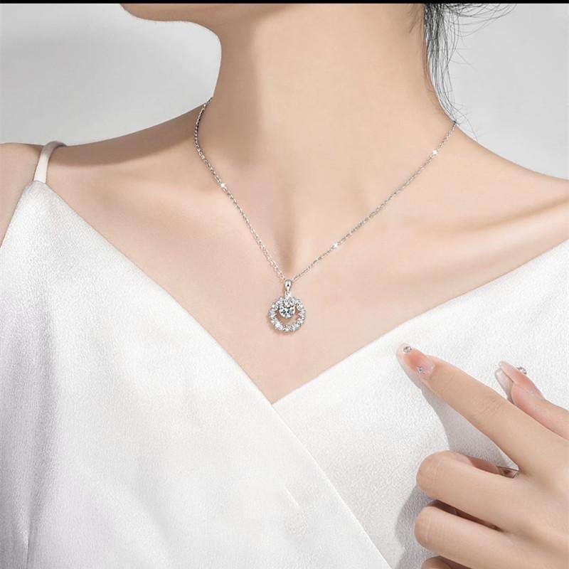 Douyin White Gold Luxury Pendant Women's Necklace - Simple, Versatile, Romantic Classic Clavicle Chain Design