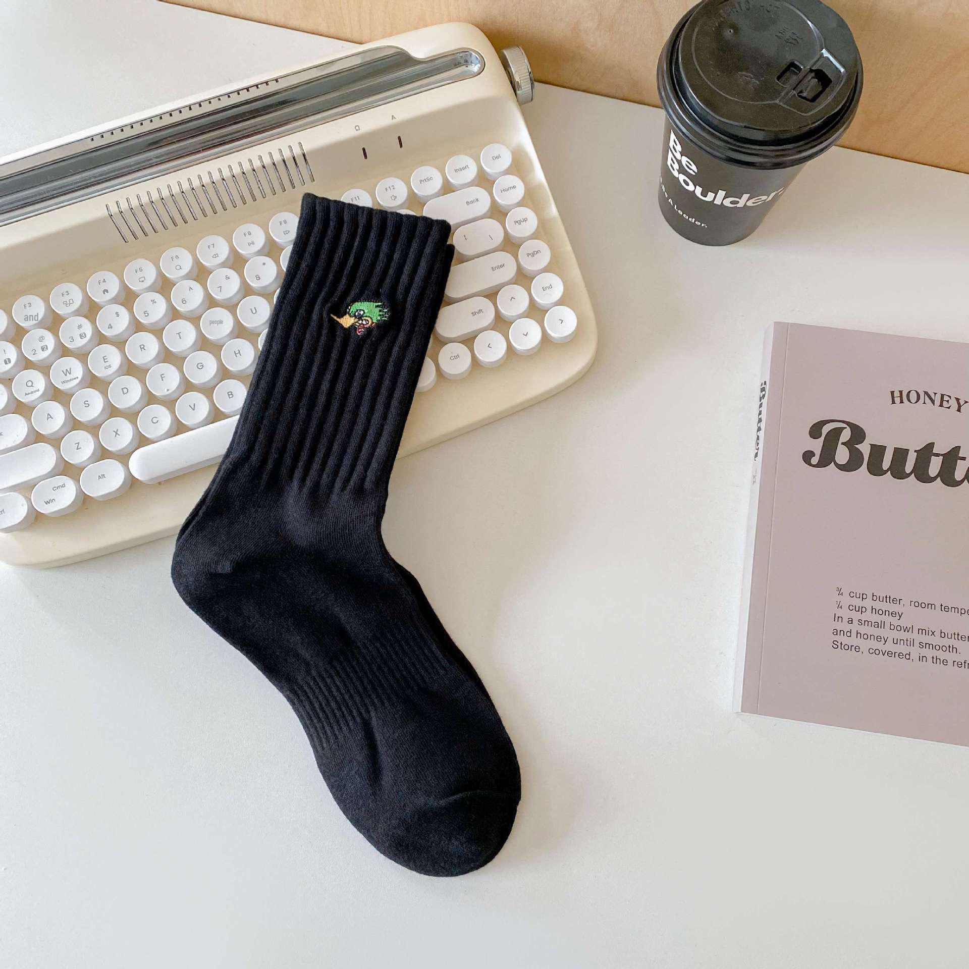 

Модные мужские вышитые хлопковые носки — впитывают пот, дезодорируют и подходят для уличного спорта; Идеально подходит для пар.