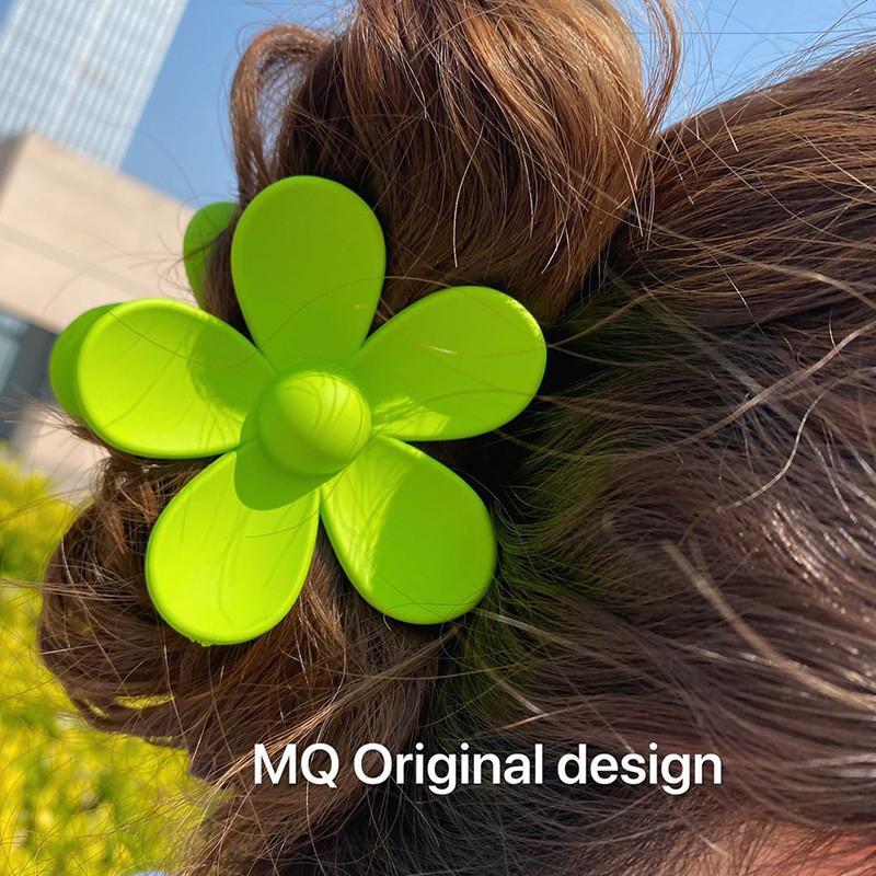 

Exquisite Floral Hair Clip For Women With Handcrafted Design In Vibrant Colors Grass Green7cm