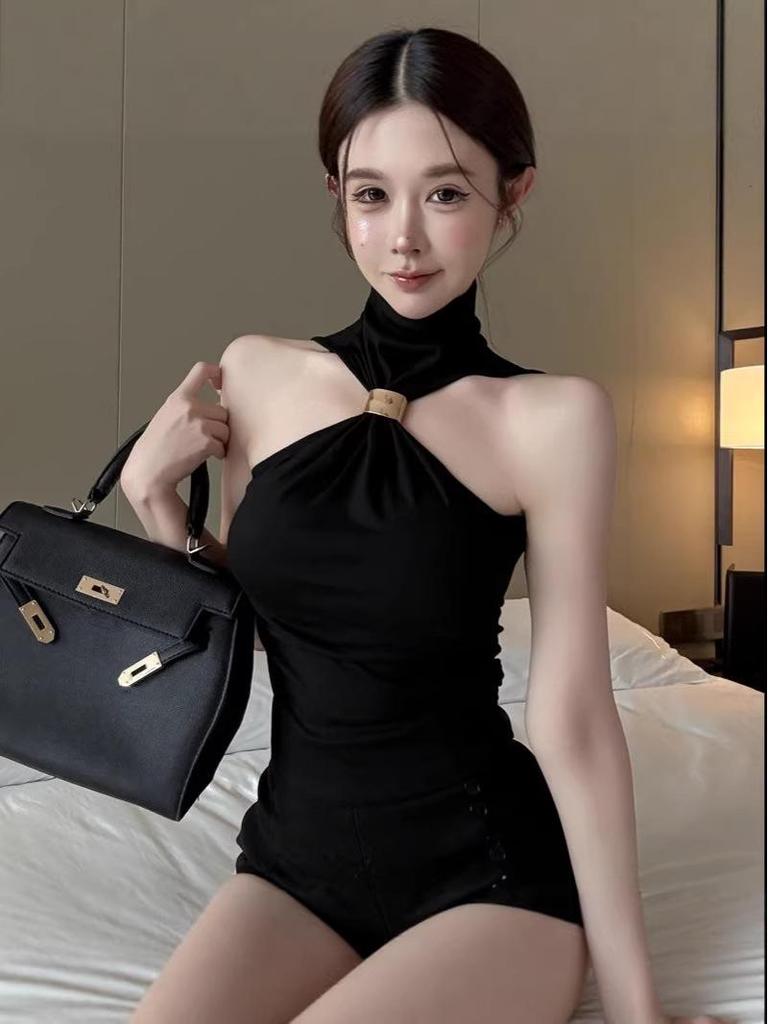 Women's High-Neck Sleeveless Halter Vest, Slim-Fit, Perfect for Autumn, Wear Alone or Layered, Short Base Top