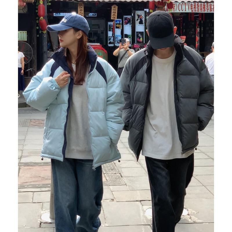 Wear stand-up collar cotton-padded clothes, women's winter thick coats, new men's and women's cotton-padded jackets, and bread clothes are trendy.