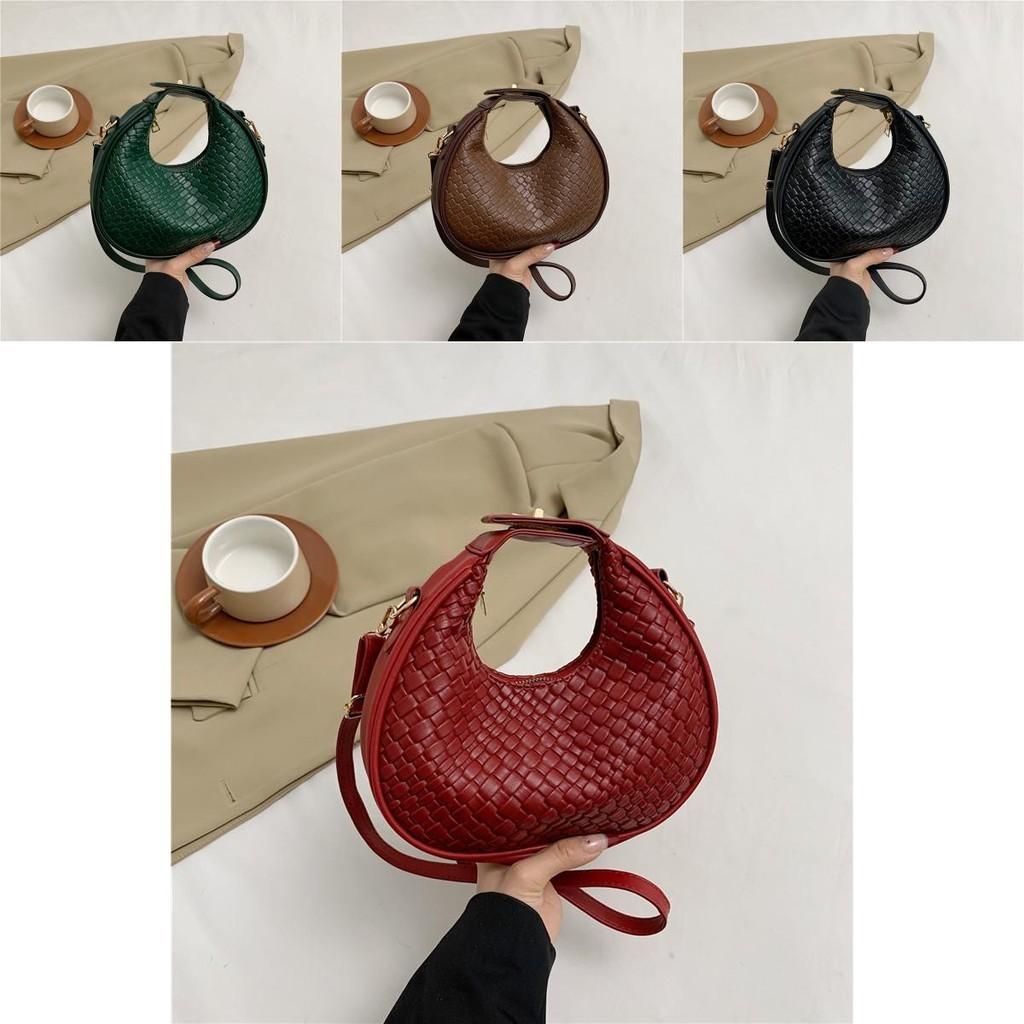 Vintage Fashion Handbag 2023 Winter New Crocodile Pattern Solid Color Casual Shoulder Crescent Bag Trendy Street Style Black Green Coffee Red White