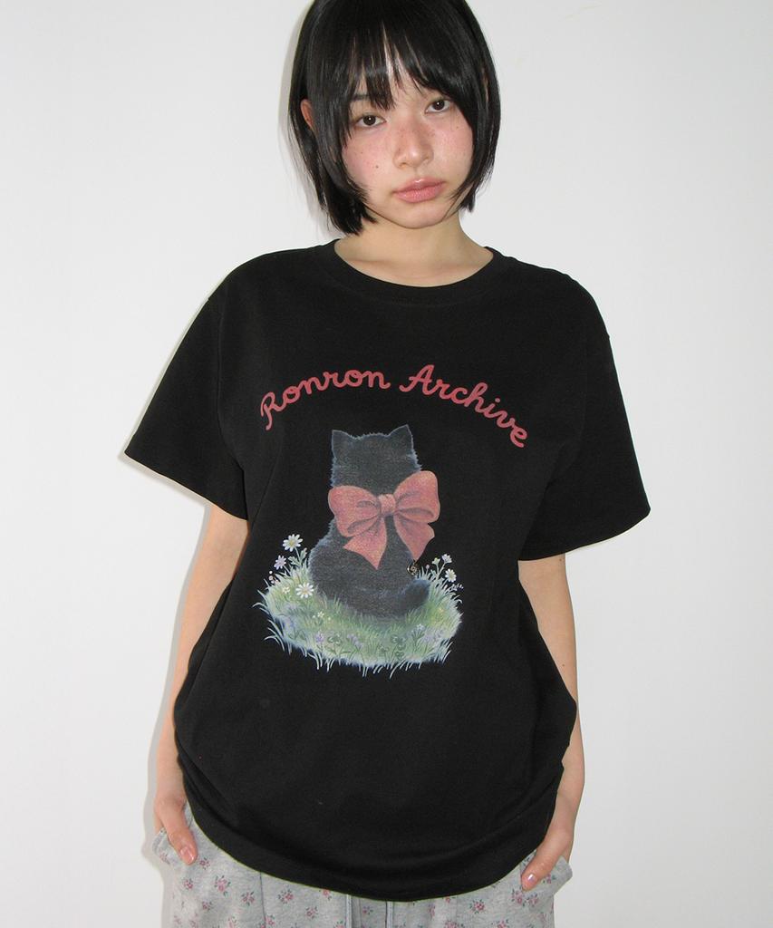 RONRON Ribbon Cat Basic Fit T Shirt Black