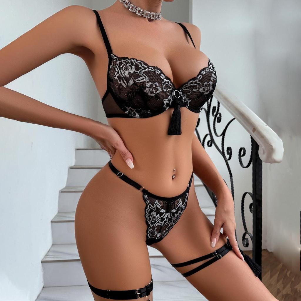 Women's Sexy Lace Lingerie Set Tassel Pendant Decor Push Up Breathable Bra and Panty Set