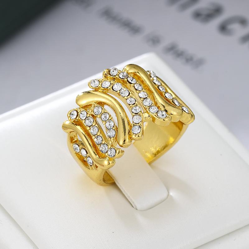 Luxury Twist Wavy Ring Gold Color Cubic Zirconia Wide Band Ring Elegant Daily Wear Party Statement Jewelry for Women Accessories