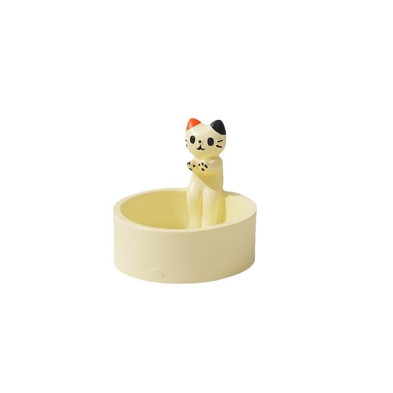 Creative Cat Candlestick: Cartoon Kitten Bonfire Aromatherapy Candle for Desktop Decor