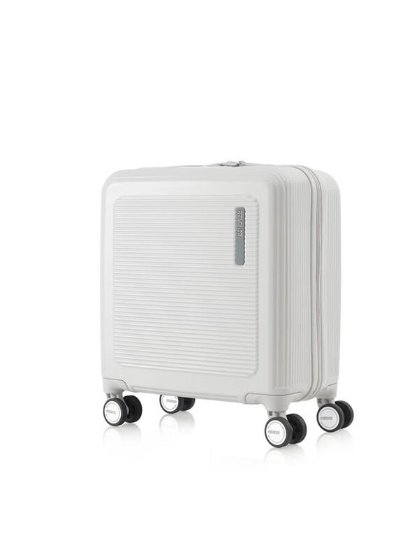 American Tourister Pilot NM9 18-дюймовый чемодан-спиннер для ручной клади