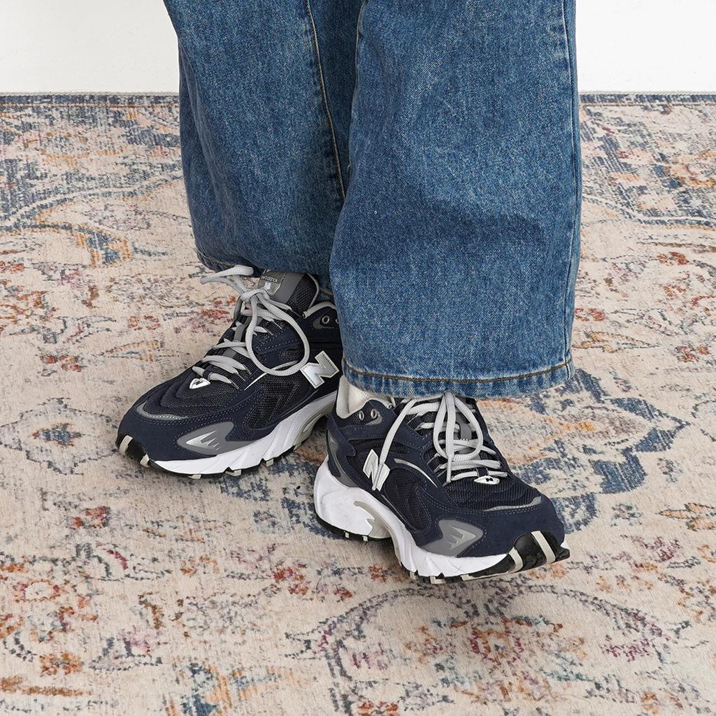 New Balance 725 Navy White Sneakers ML725Q