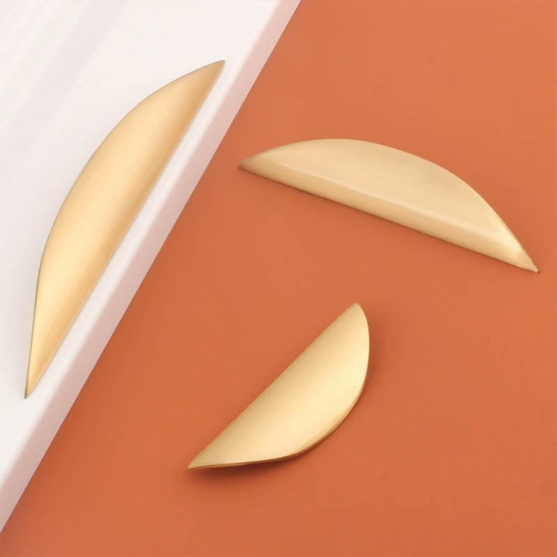 1PC Wardrobe Door Pulls Furniture Drawer Knob Handle Pulling Door Crescent Design Brass Handle Cupboard Shoe Cabinet