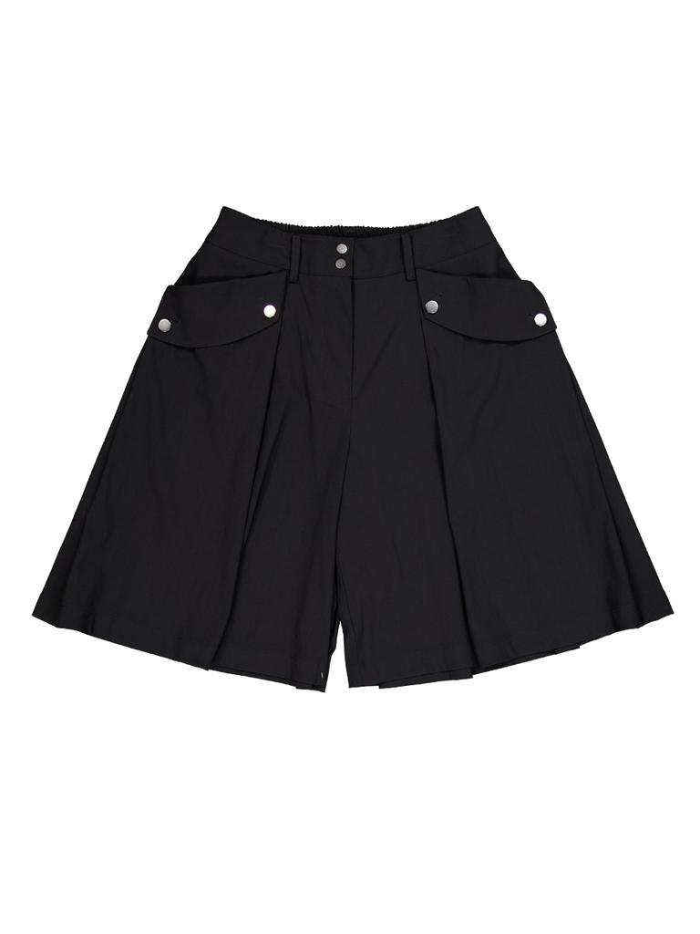 Sukkoleuseji Bermuda Shorts Resembling A Folded Page (Black)