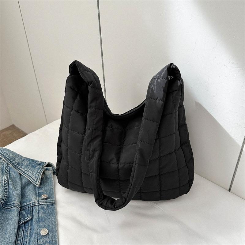 

2025 new large-capacity women s shoulder bag fashionable versatile diamond cloud bag niche design diamond messenger bag чёрный