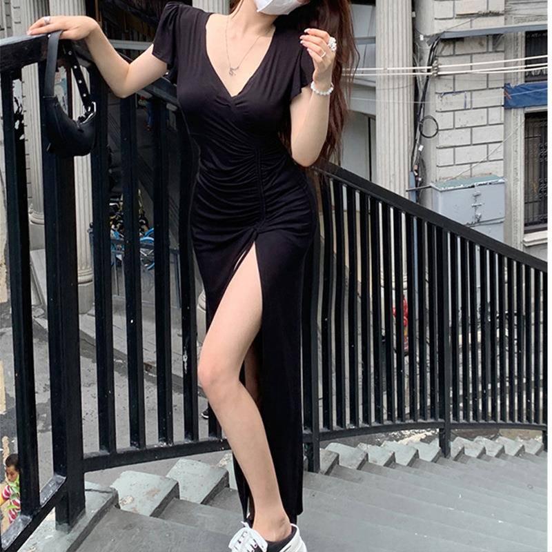 Spicy Girl Black Midi Dress: Slim Fit, Cinched Waist, Pleated Slit for a Sexy Date.