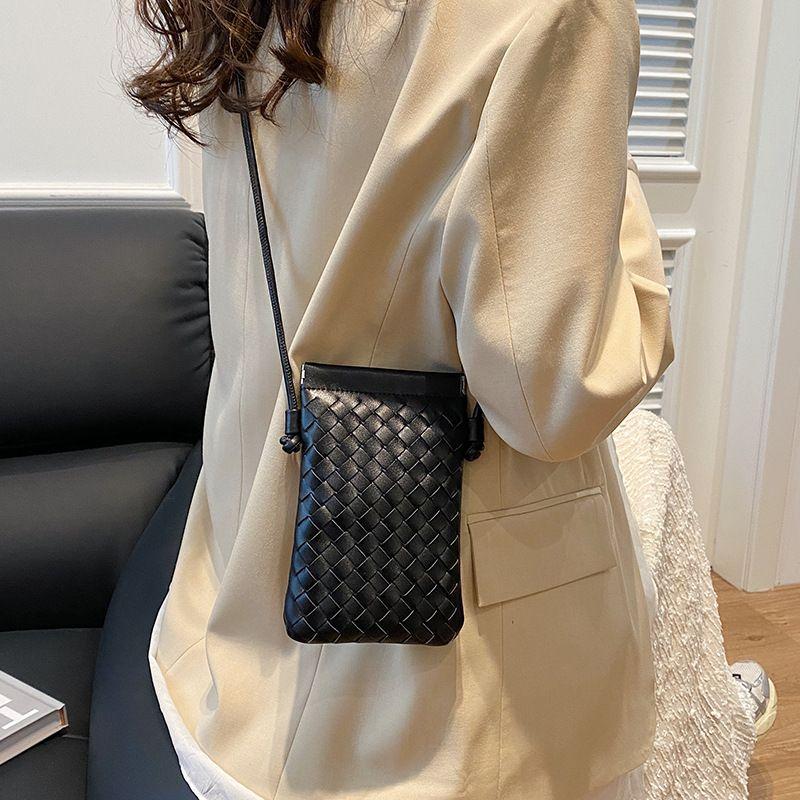 

Woven Mobile Phone Bag Small Shoulder Bag for Women 2025 New Simple and Versatile Mini Bag Stylish and Lightweight Shoulder Messenger Bag Black