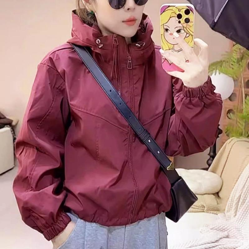 Fashionable Zippered Windbreaker Short Jacket with Hood Versatile Outdoor Jackets for All Seasons