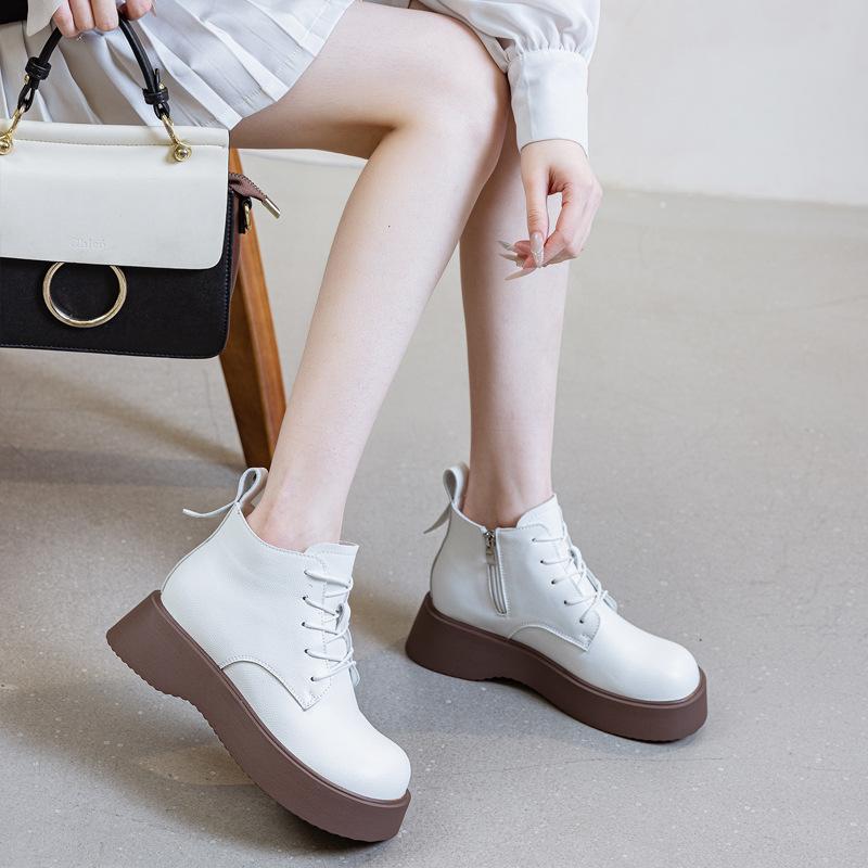 

Маленькие ретро ботинки Мартин женская обувь 2025 новая мода простые повседневные сочетающиеся по цвету универсальные толстая подошва увеличение высоты 39