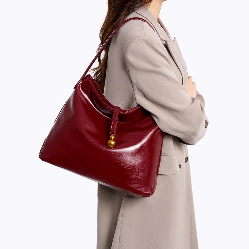 Niche Premium Texture Pu Leather Large Capacity Commuter Bag Women'S Retro Shoulder Underarm Bag Tide