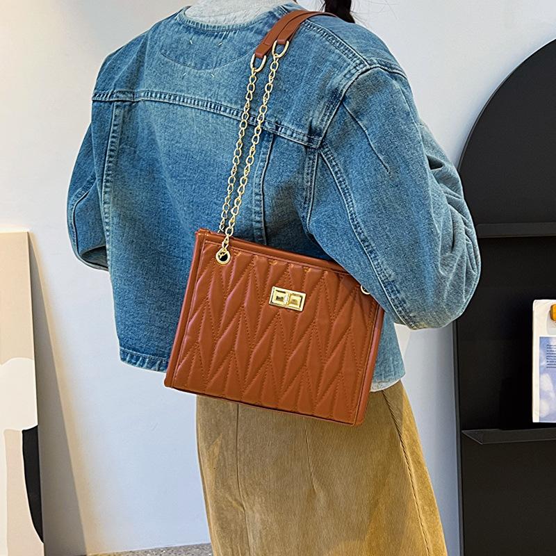 Rhombus Embroidery Thread Texture 2025 Autumn New Trend Fashion Large Capacity Simple Chain Shoulder Messenger Bag Women