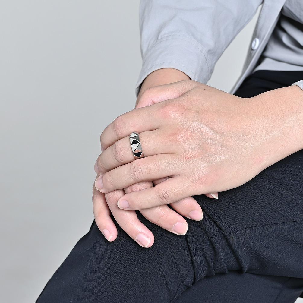 2026 Tapered Ring Men's Niche Personality Self-Defense Broken Window Finger Tiger Ring