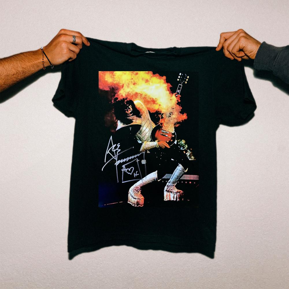 Ace Frehley с автографом Классическая курящая гитара Все размеры Унисекс Футболка US1645 Унисекс Футболка M