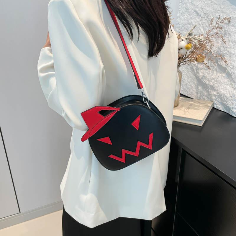 2024 New Halloween three-dimensional pumpkin bag bag, one-shoulder messenger women's bag, fashionable, casual, simple and funny small bag.