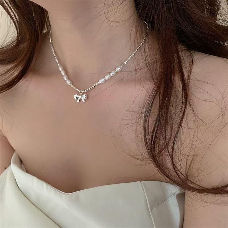 Temperament Elegant Silver Bow Freshwater Pearl Broken Silver Necklace Niche Design Sense Fashion Foreign Style Collarbone Chain